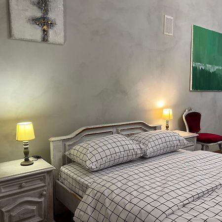 Loft-Style Apt On Virmenska Str Lviv Buitenkant foto