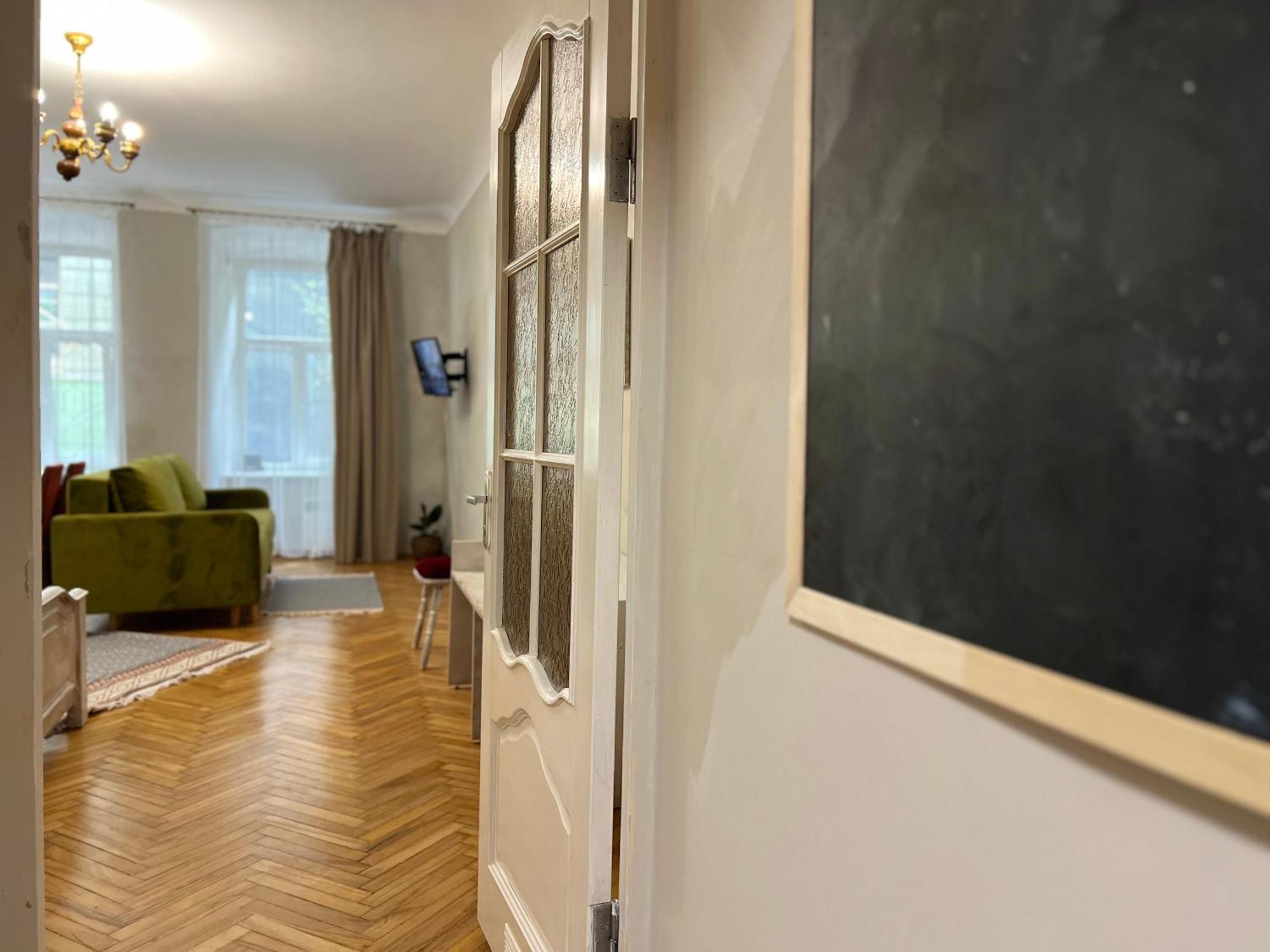 Loft-Style Apt On Virmenska Str Lviv Buitenkant foto